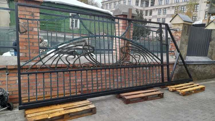 Гаражные секционные ворота Дзержинский