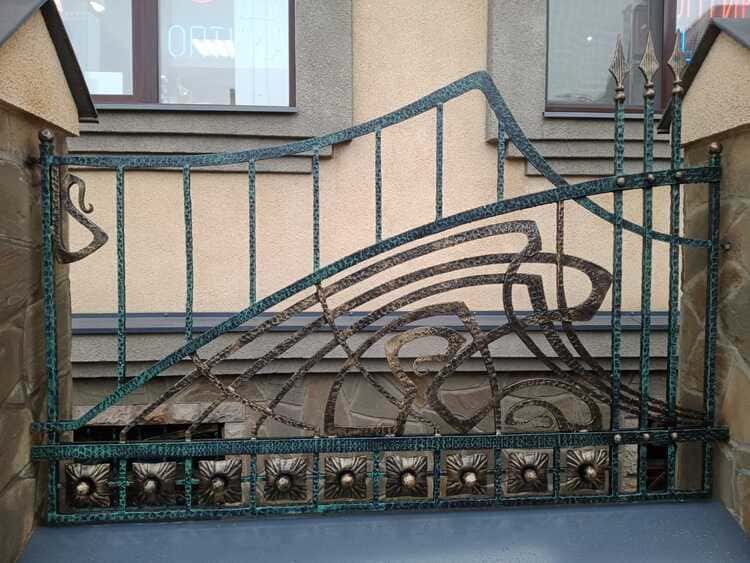 Подъемно-секционные ворота Дзержинский